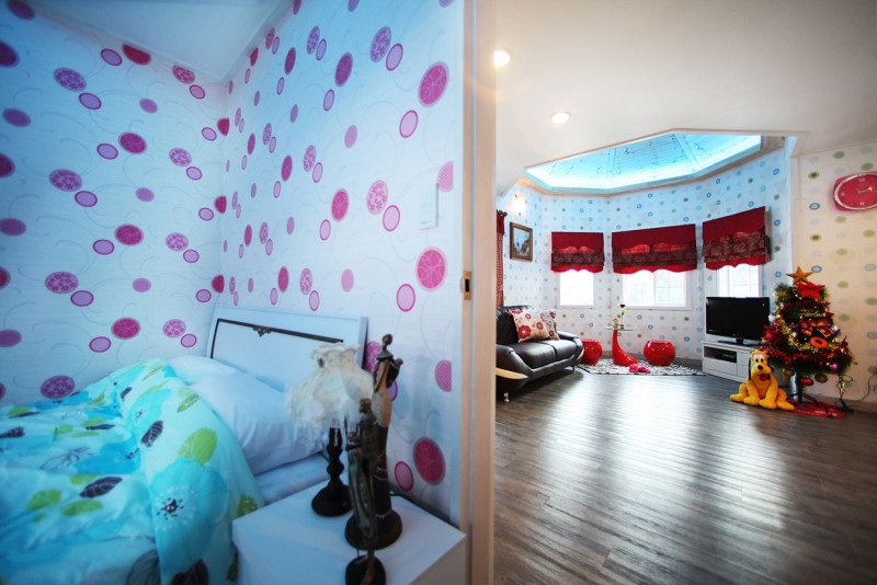 room detail thumbnail 2