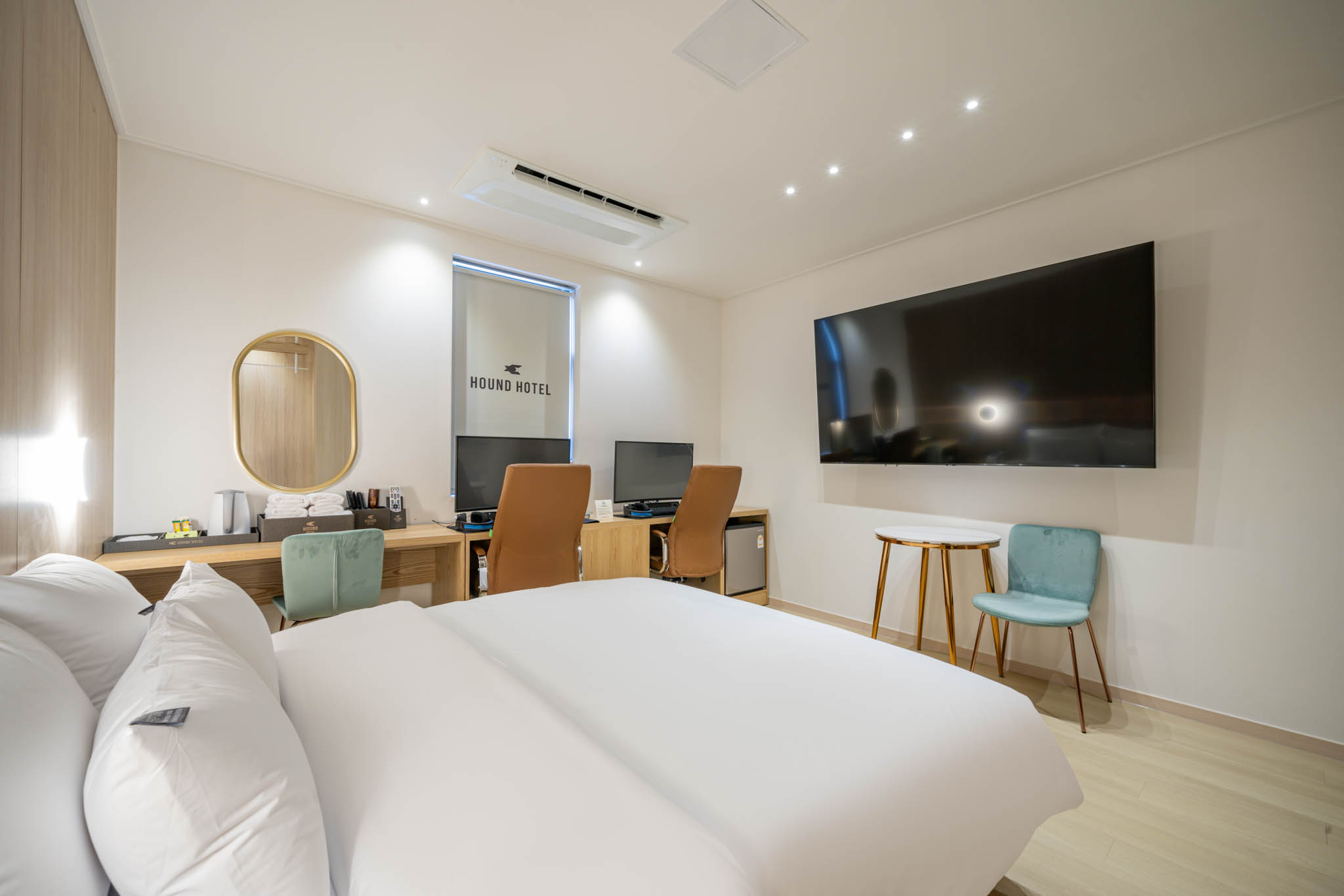 room detail thumbnail 2