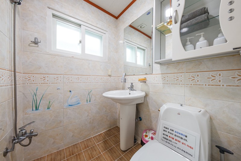 https://yaimg.yanolja.com/v5/2024/08/14/15/66bcca6558c335.82476503.jpg