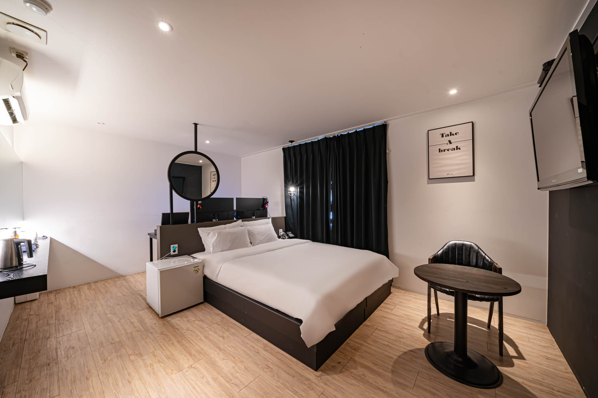 room detail thumbnail 0