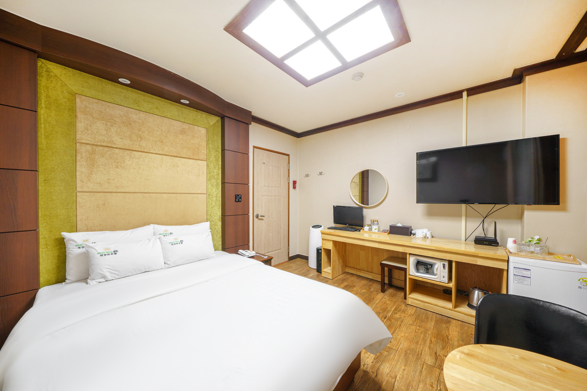 room detail thumbnail 2