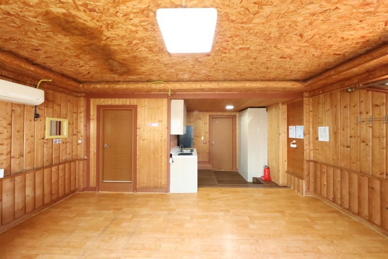 https://yaimg.yanolja.com/v5/2024/08/22/10/66c7152f97bab4.91338411.jpg