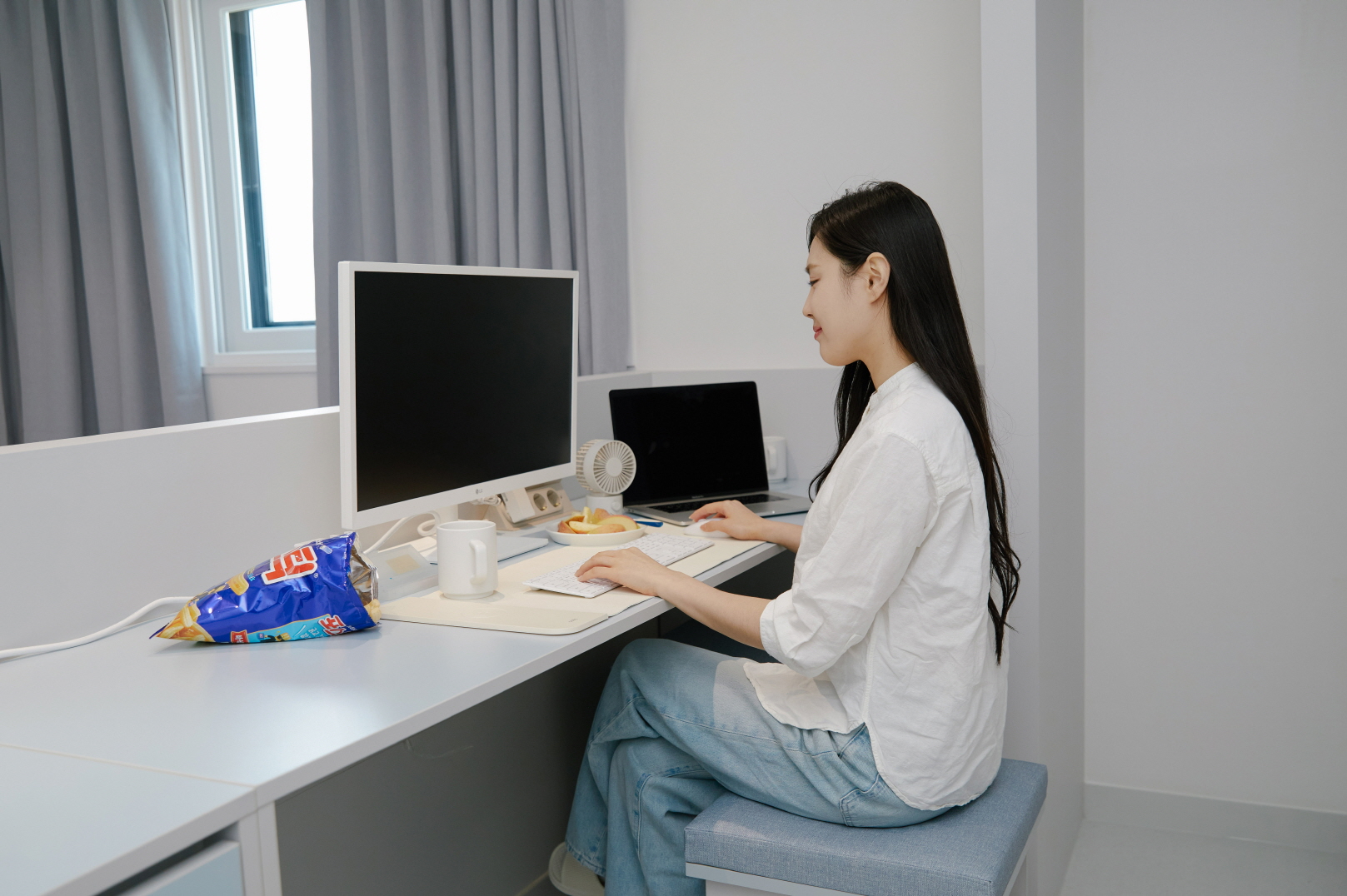 room detail thumbnail 1