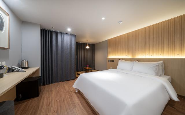 신촌 메이븐호텔