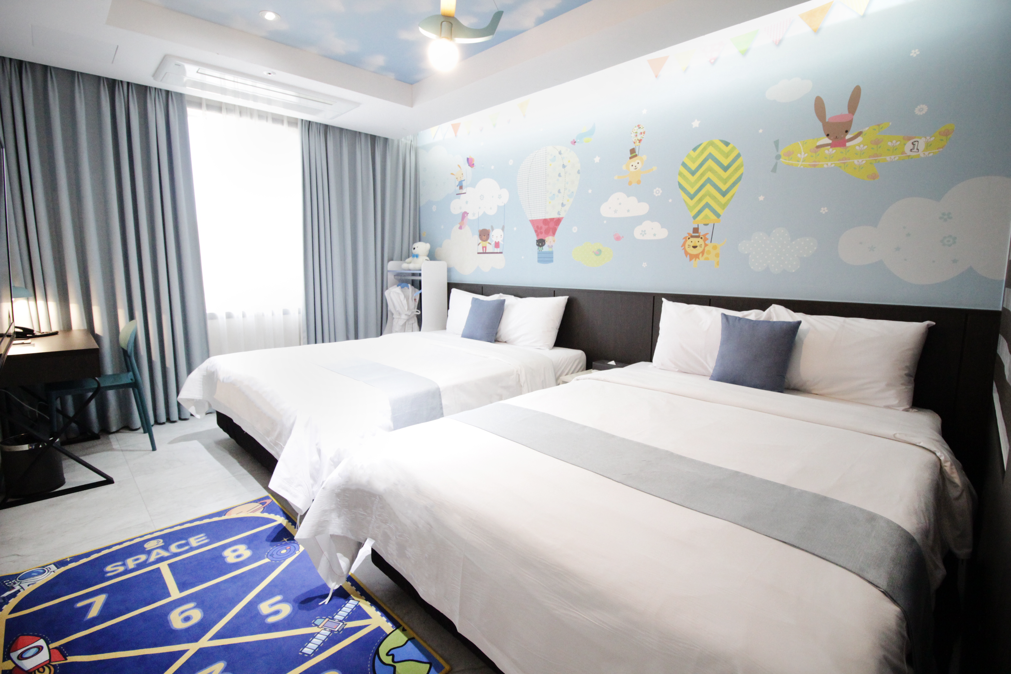 room detail thumbnail 1