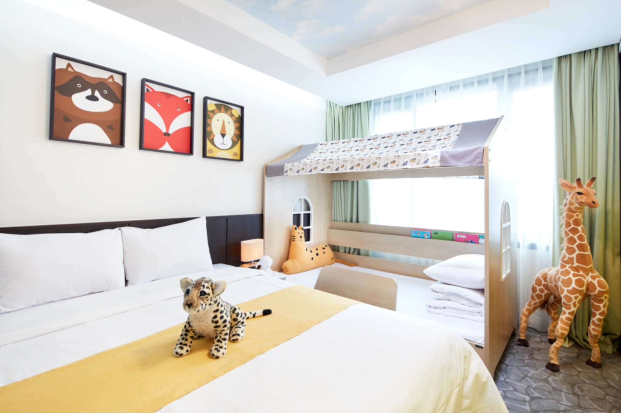 room detail thumbnail 2