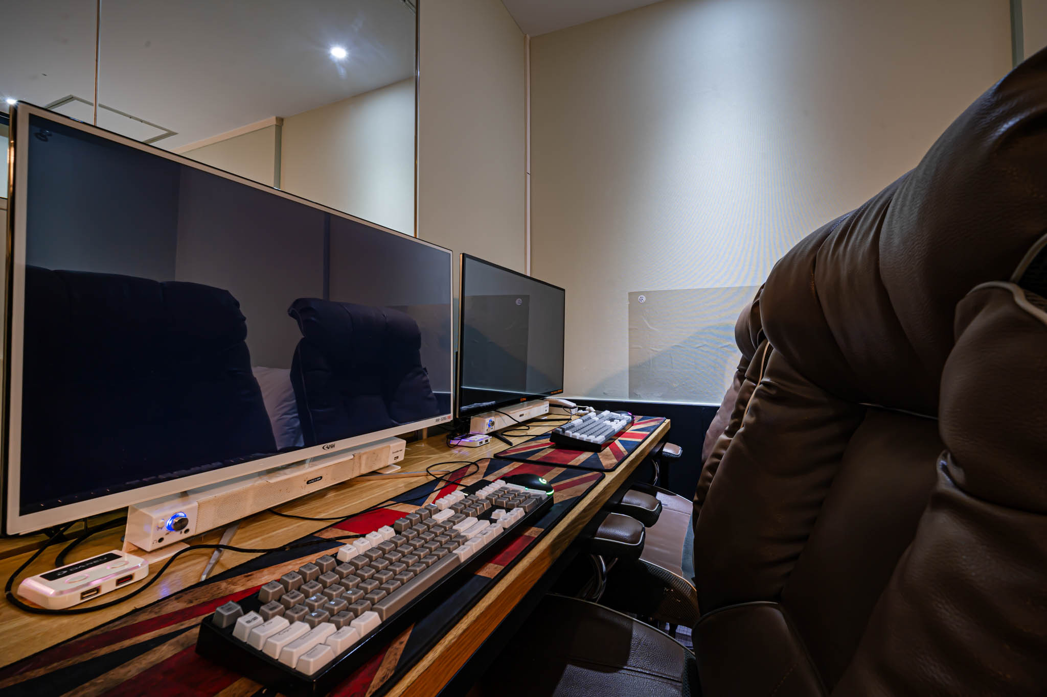 room detail thumbnail 1