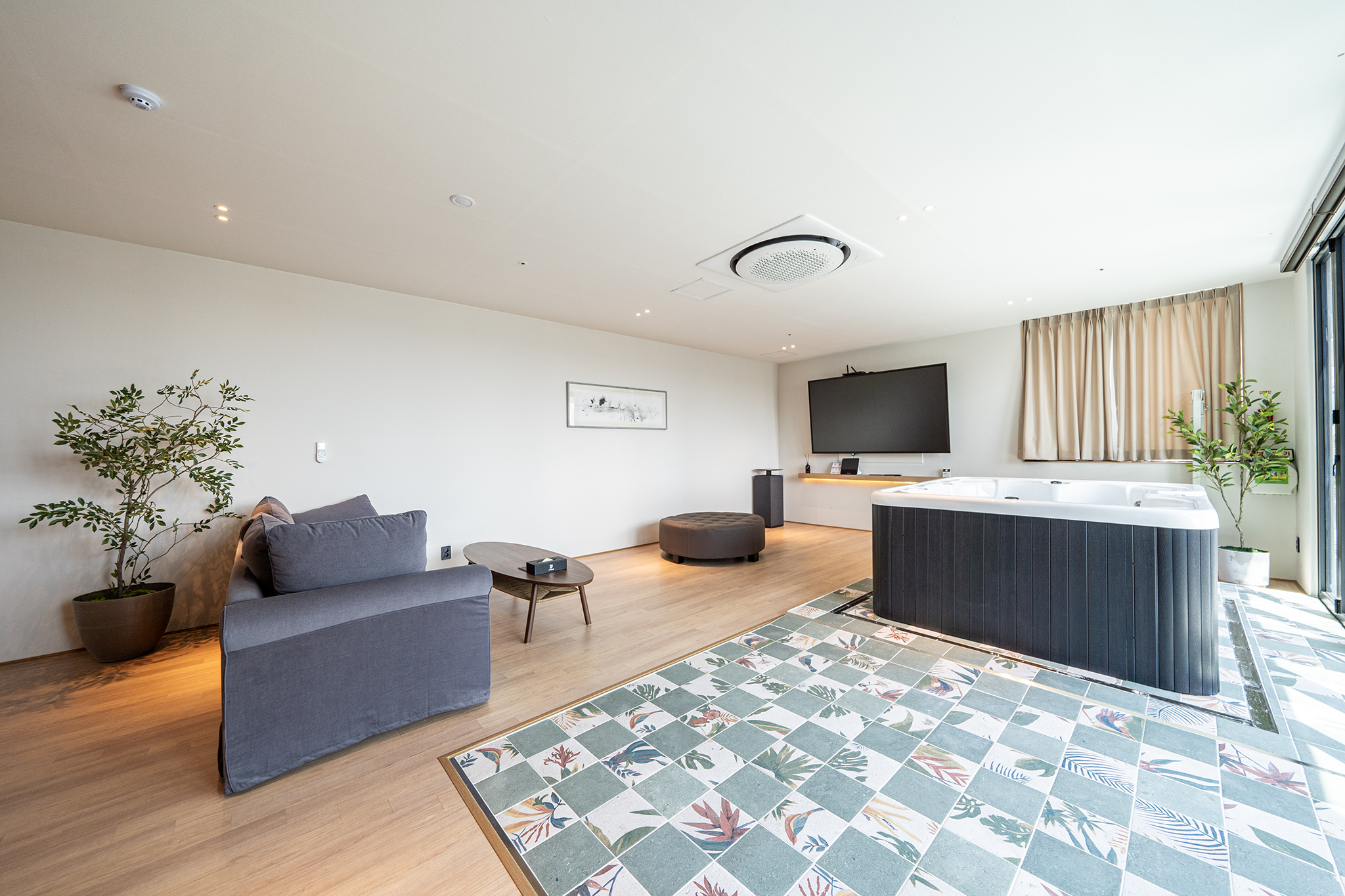 room detail thumbnail 1