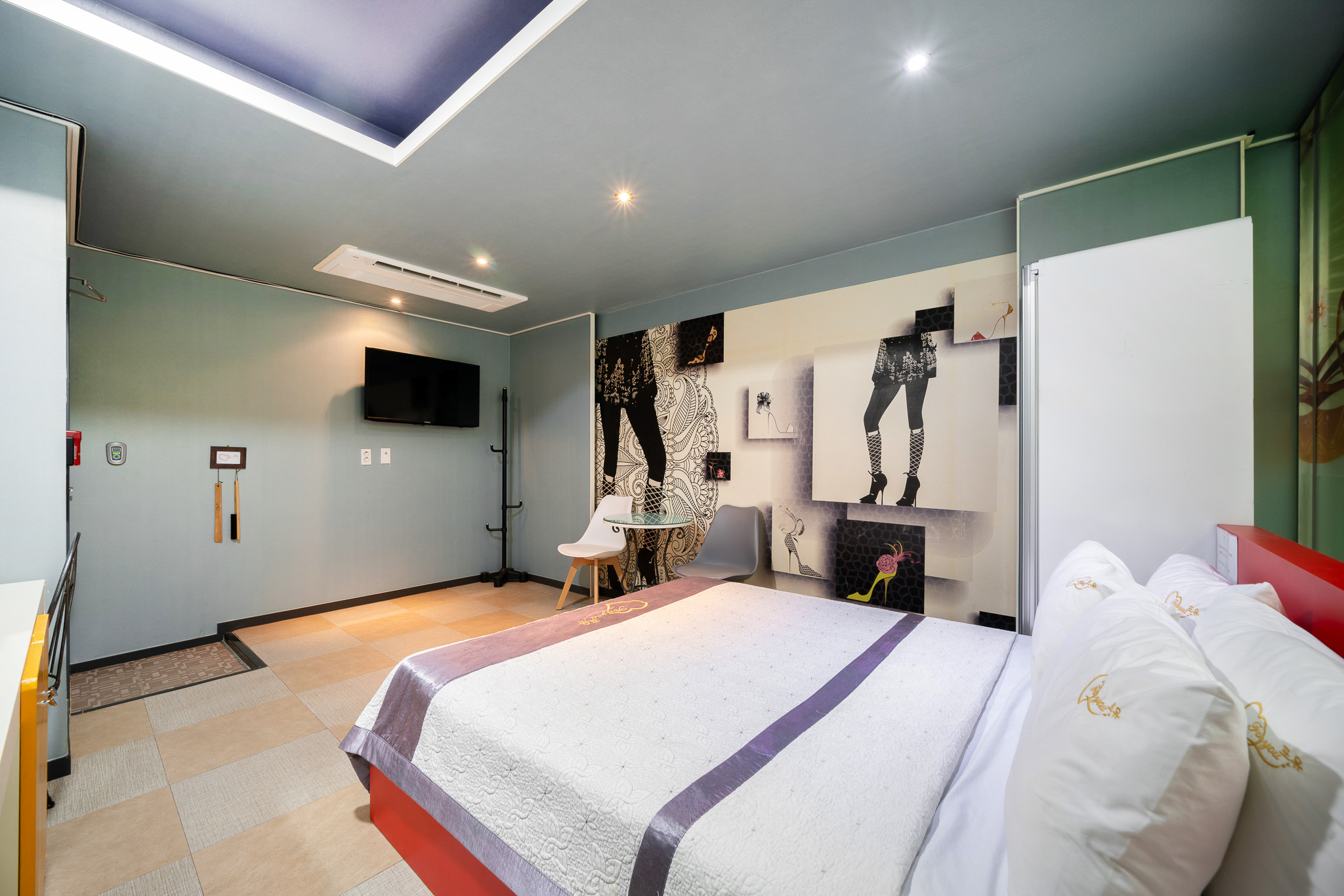 room detail thumbnail 1