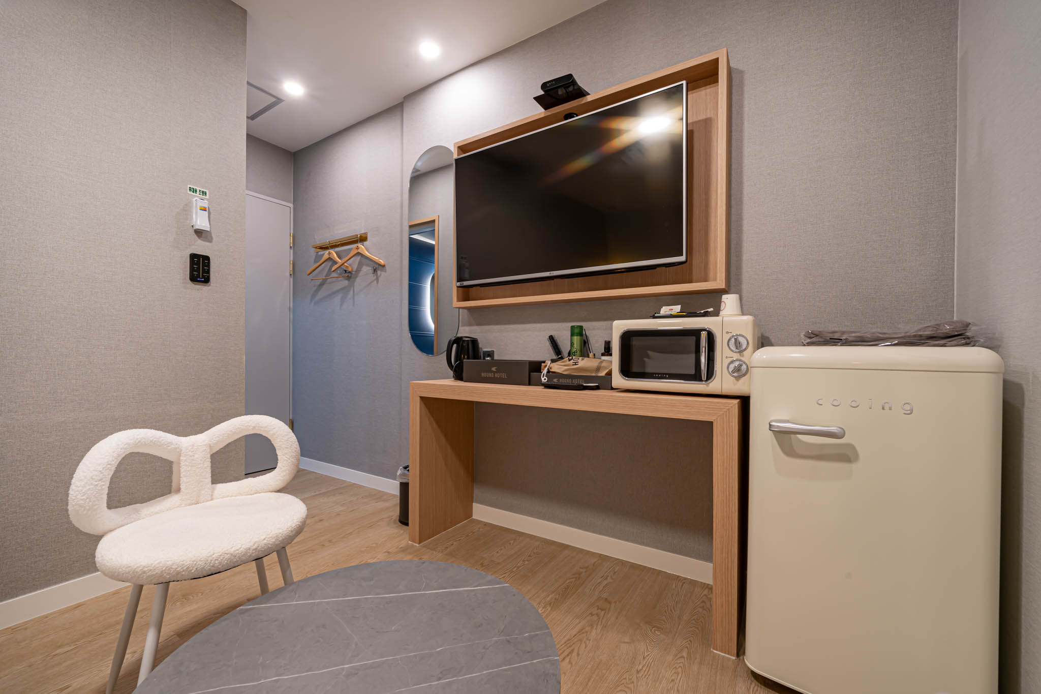 room detail thumbnail 2