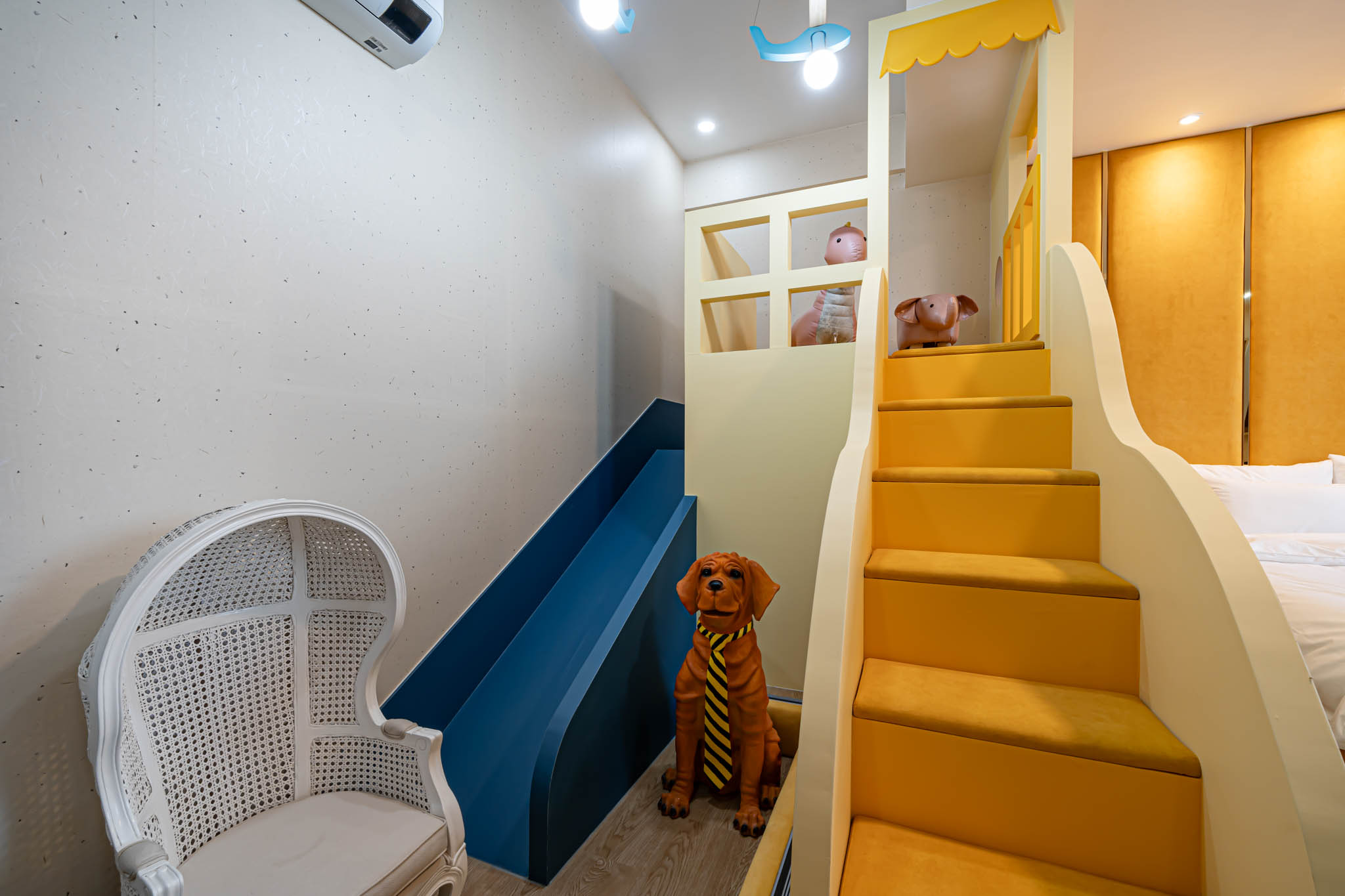 room detail thumbnail 2