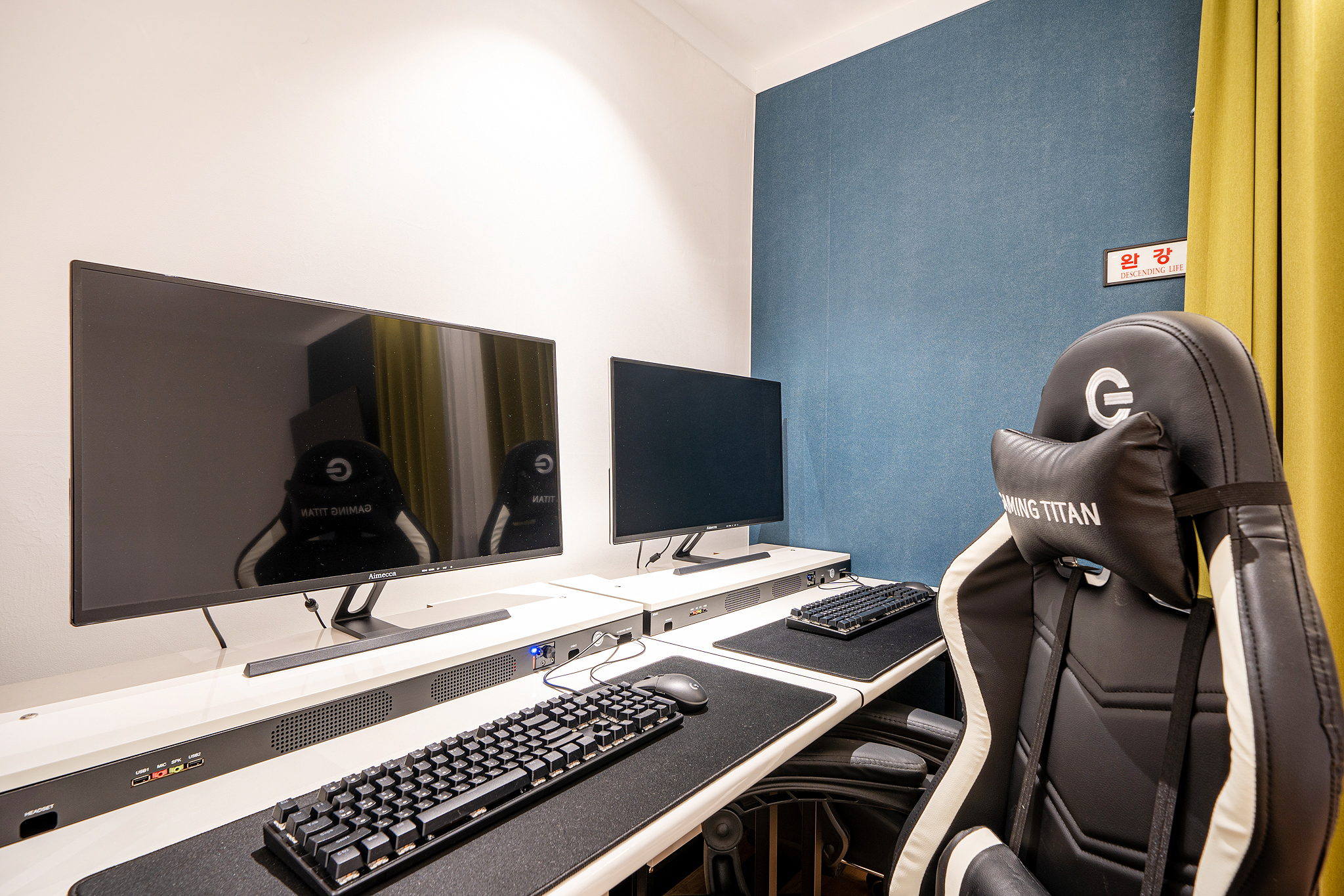 room detail thumbnail 2