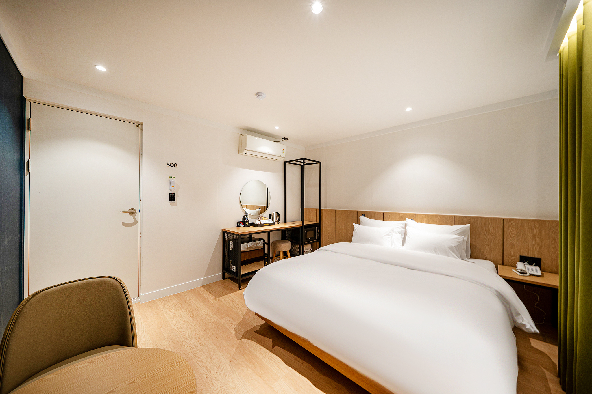 room detail thumbnail 0