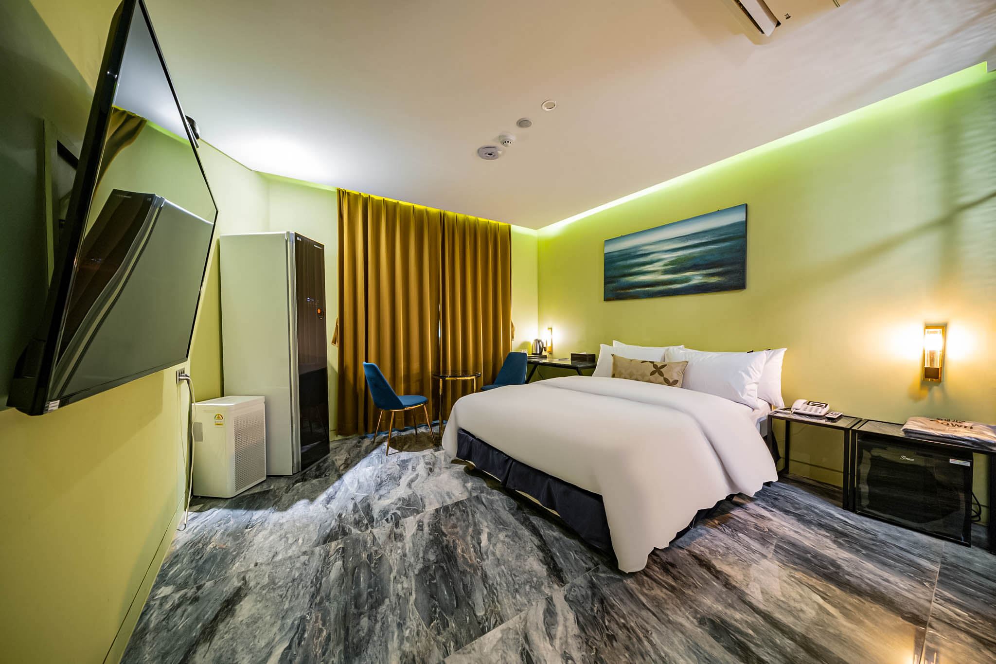 room detail thumbnail 0