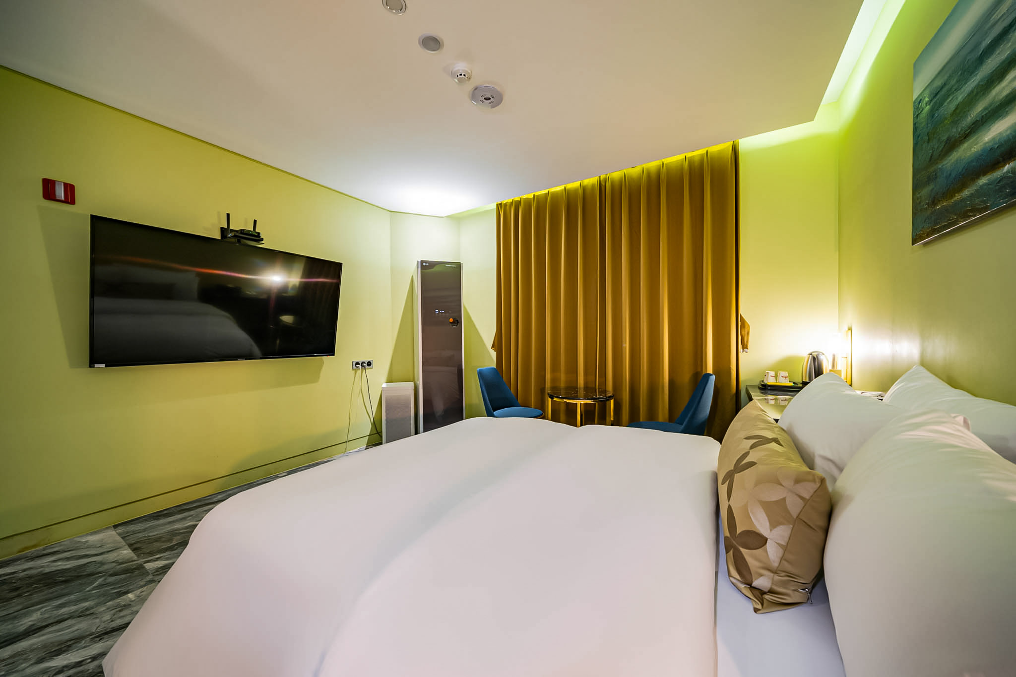 room detail thumbnail 1