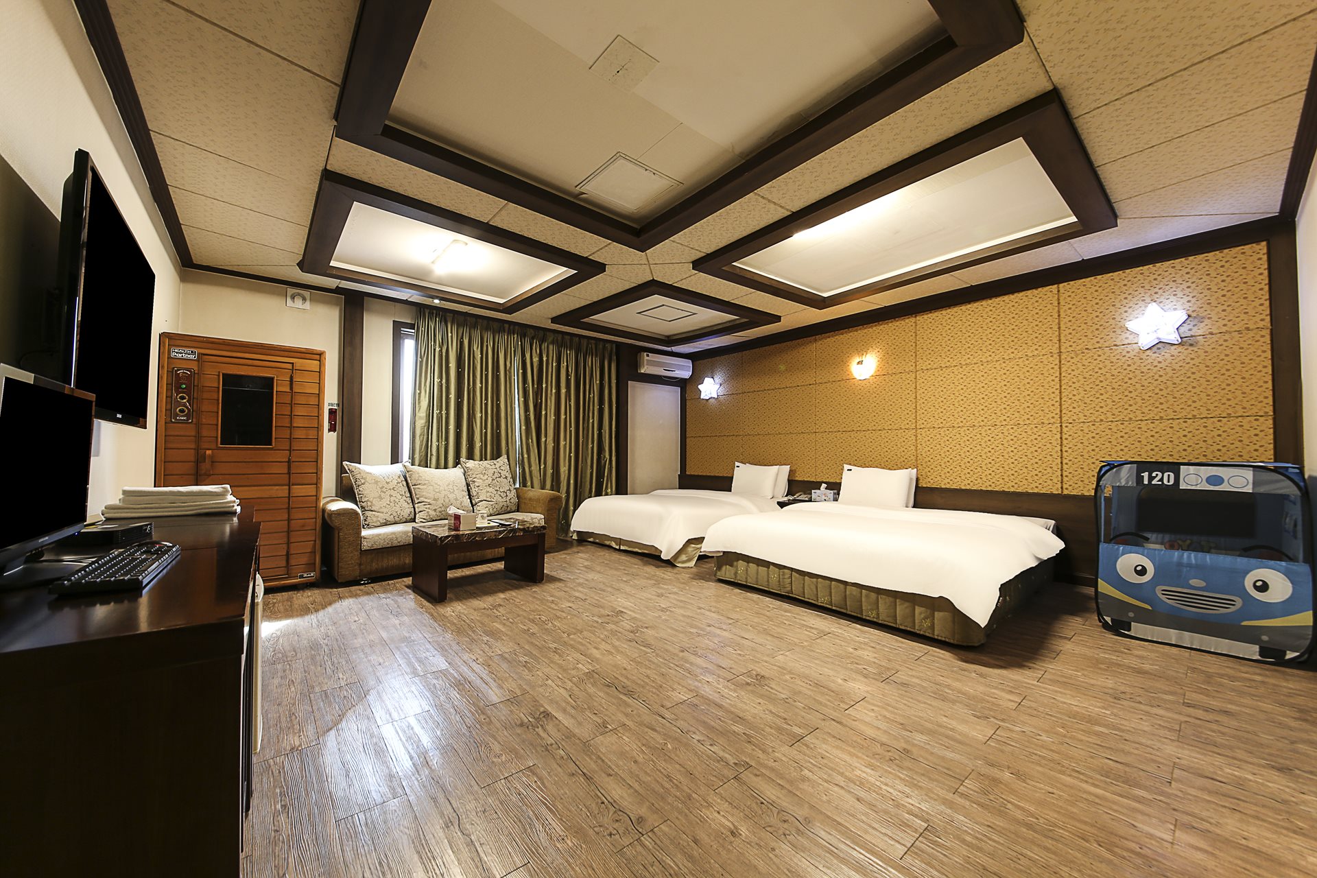 room detail thumbnail 0