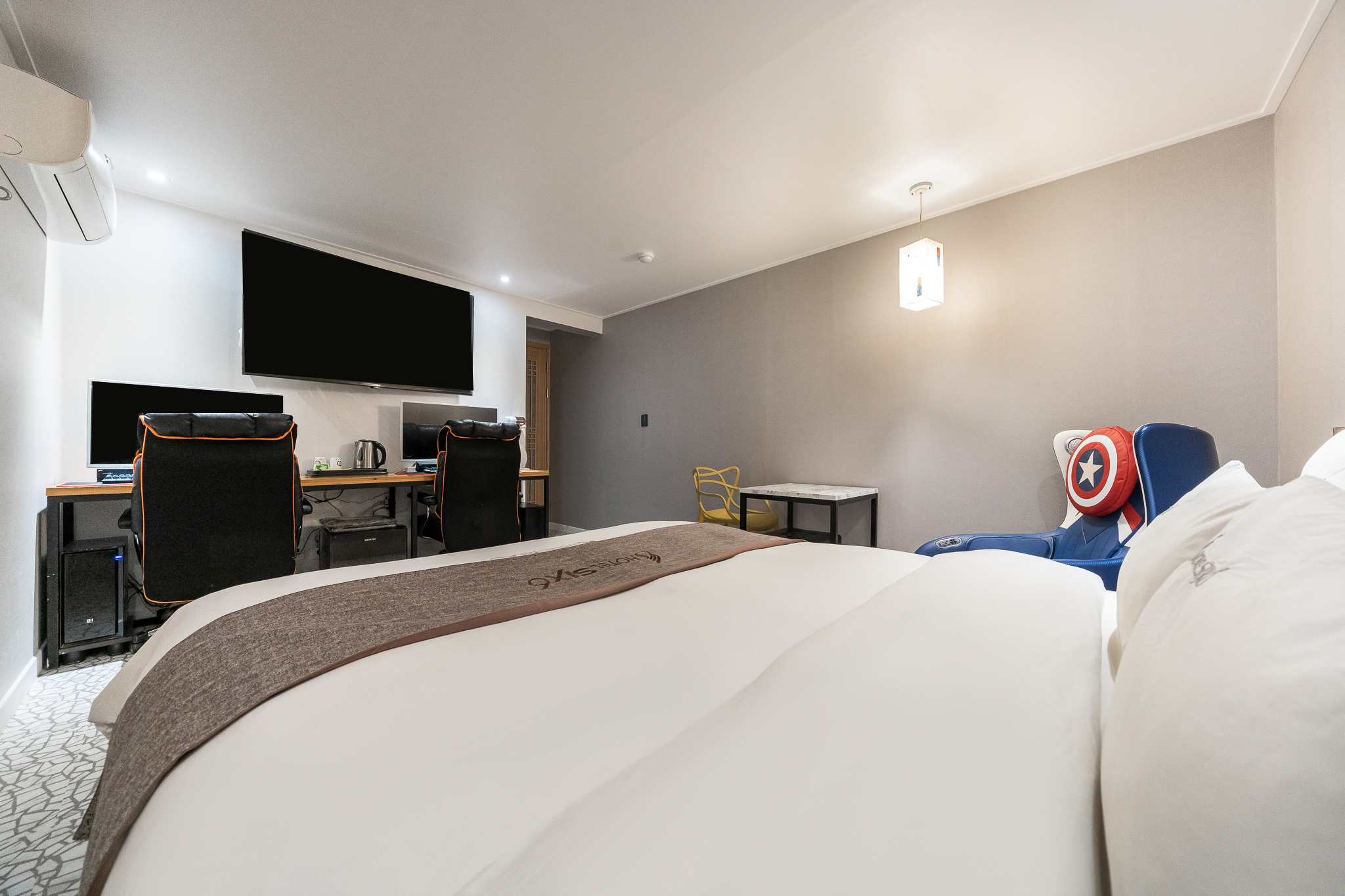 room detail thumbnail 1