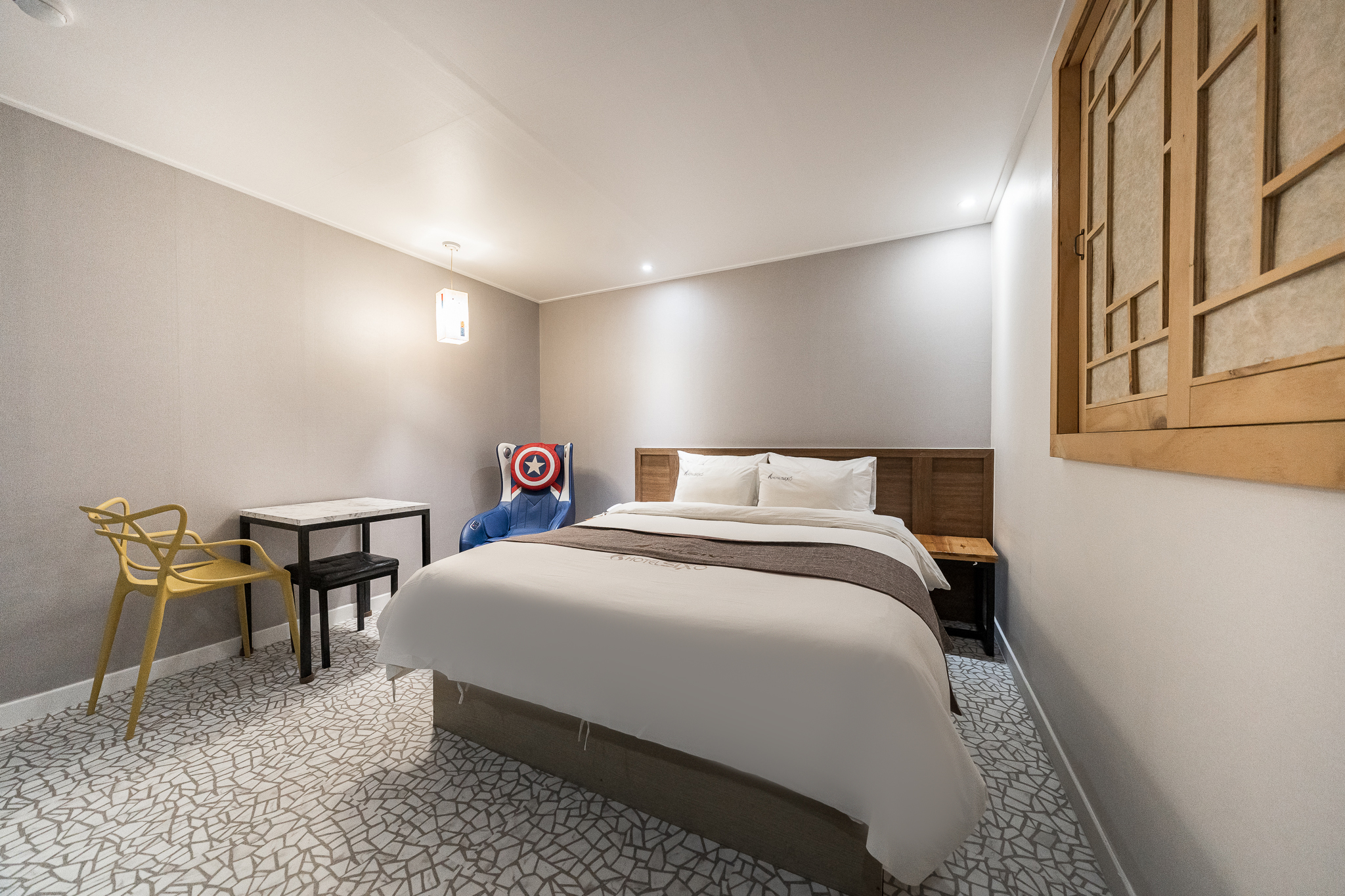 room detail thumbnail 2