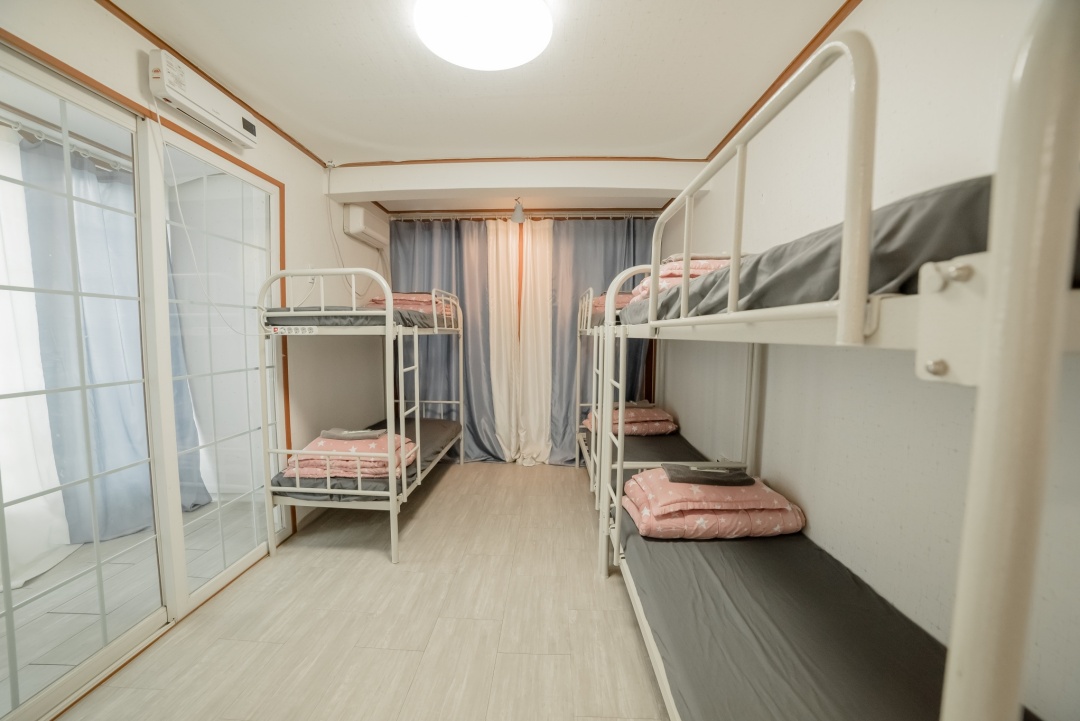 room detail thumbnail 2