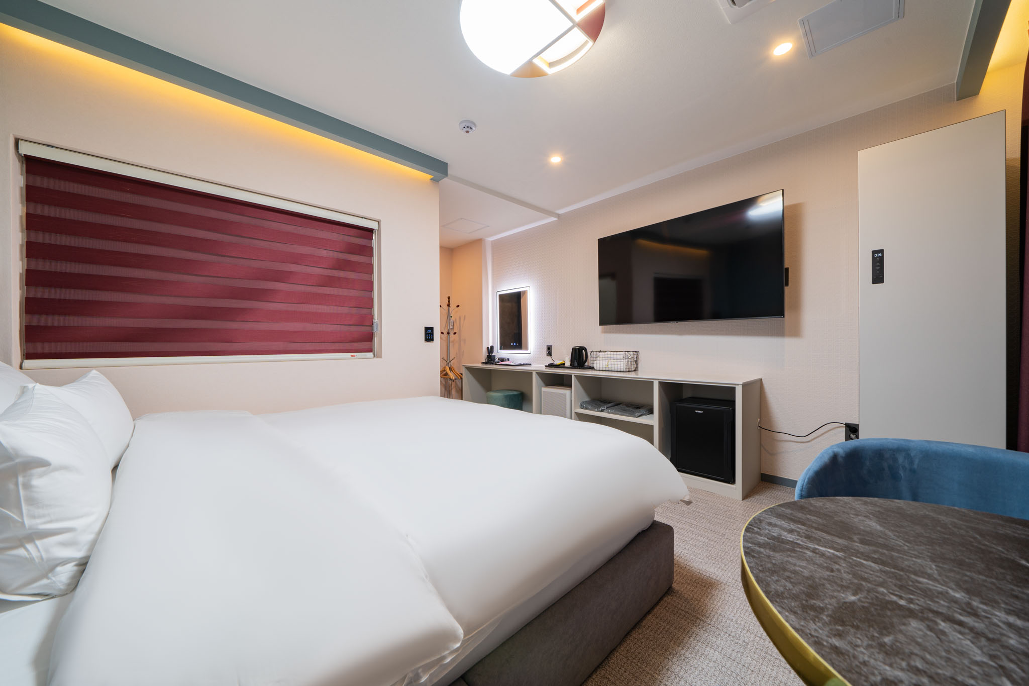 room detail thumbnail 2