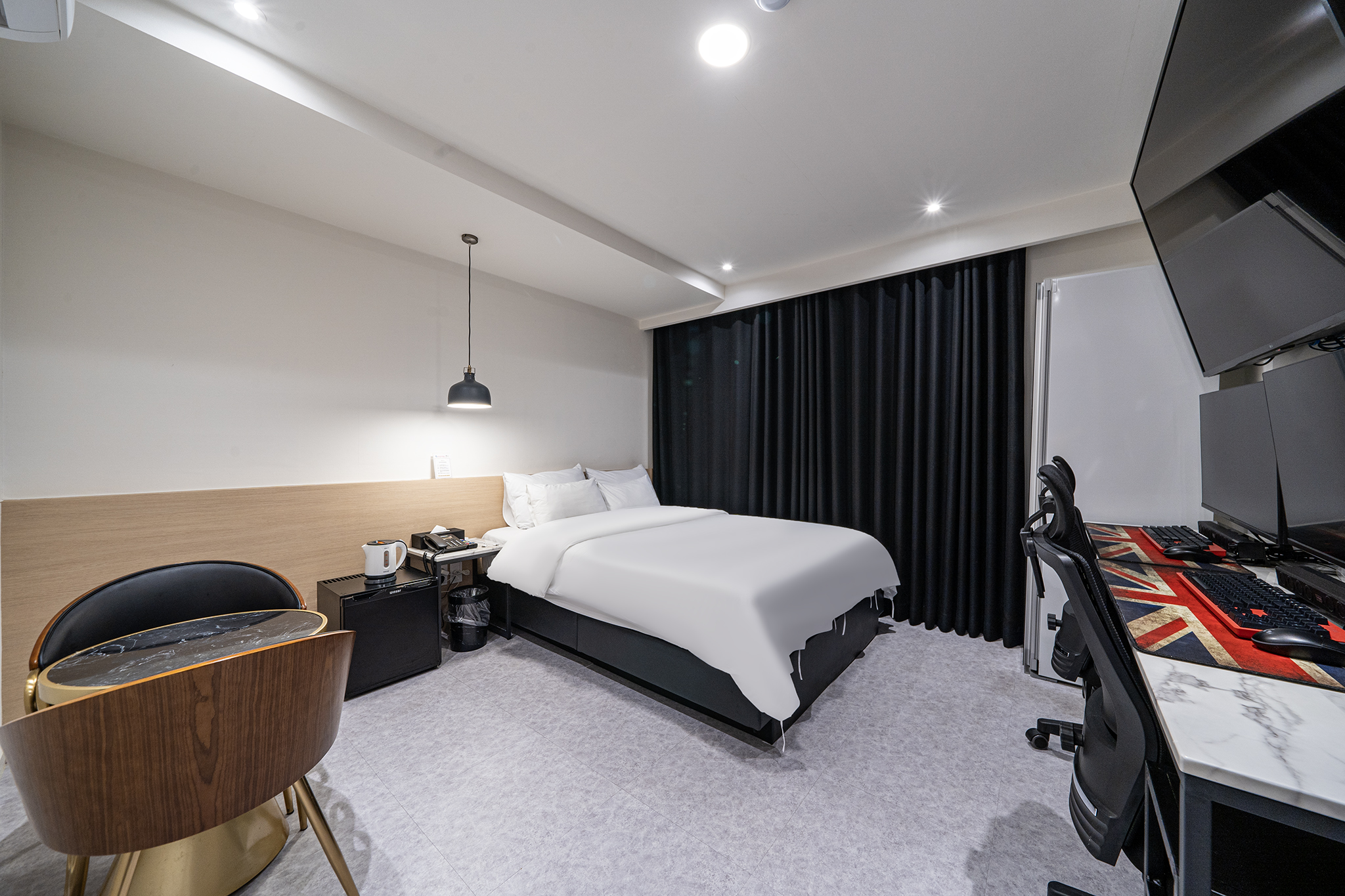 room detail thumbnail 1