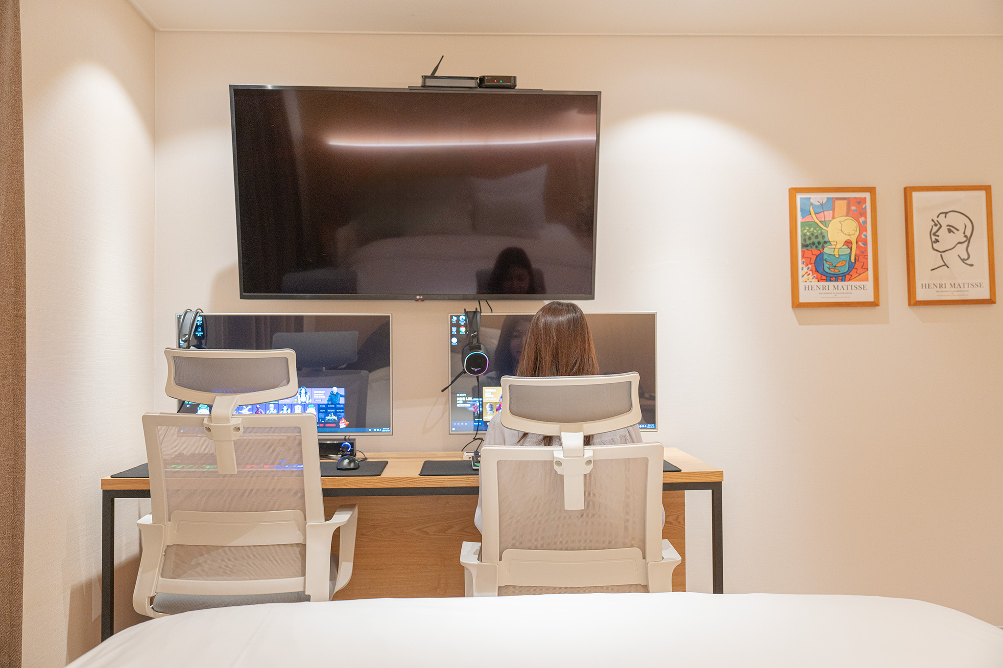 room detail thumbnail 2