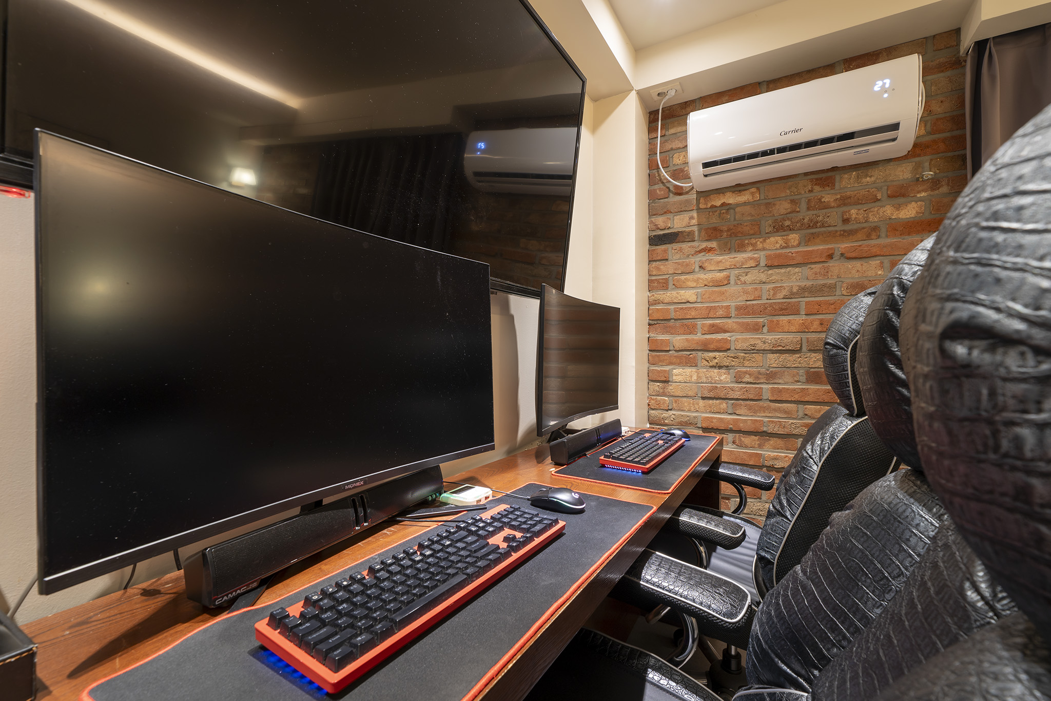room detail thumbnail 2