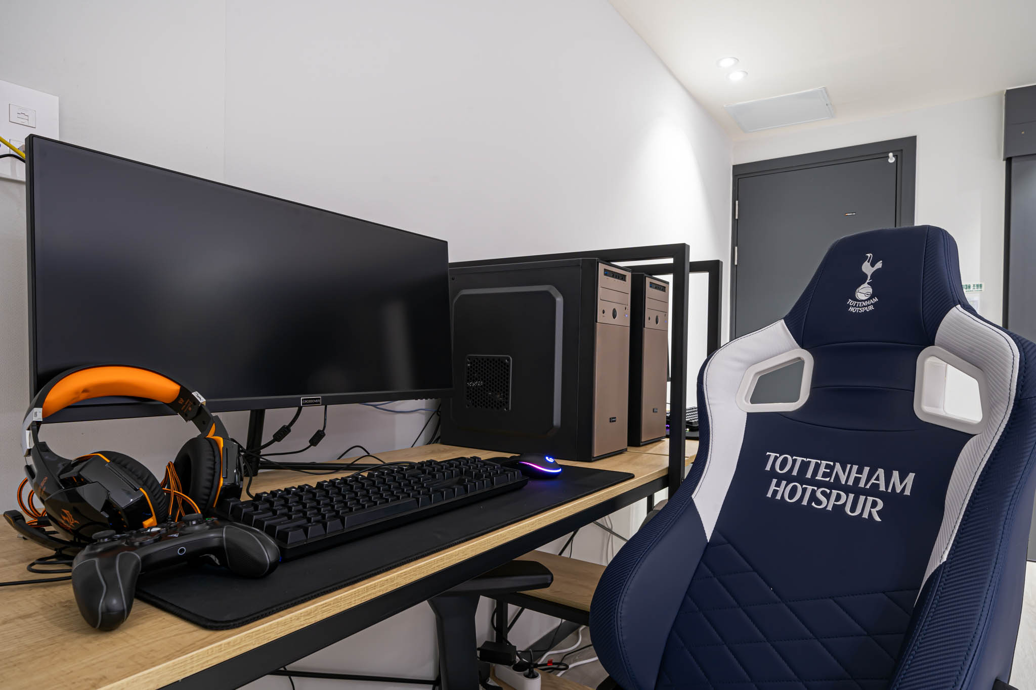 room detail thumbnail 2