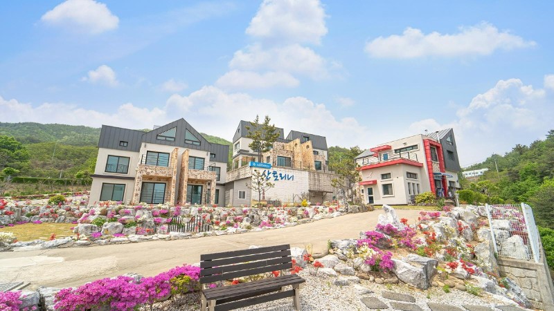 삼척 산토리니펜션(용화해수욕장) 외관