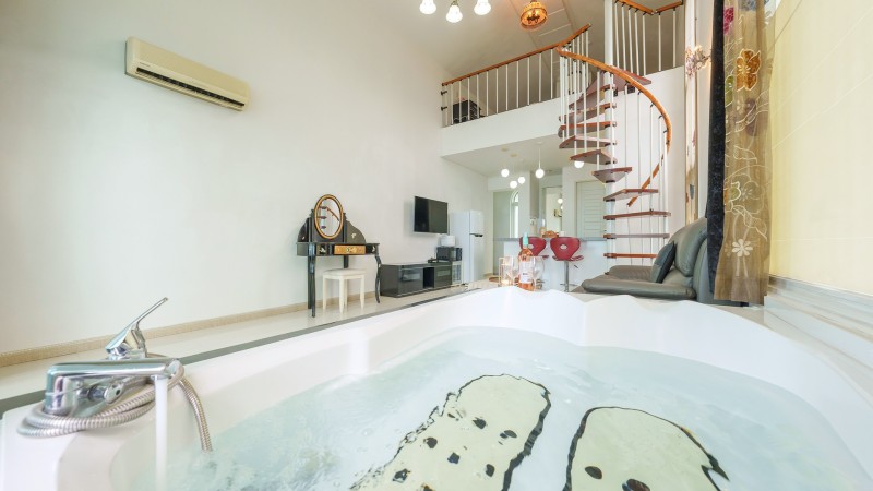 room detail thumbnail 1