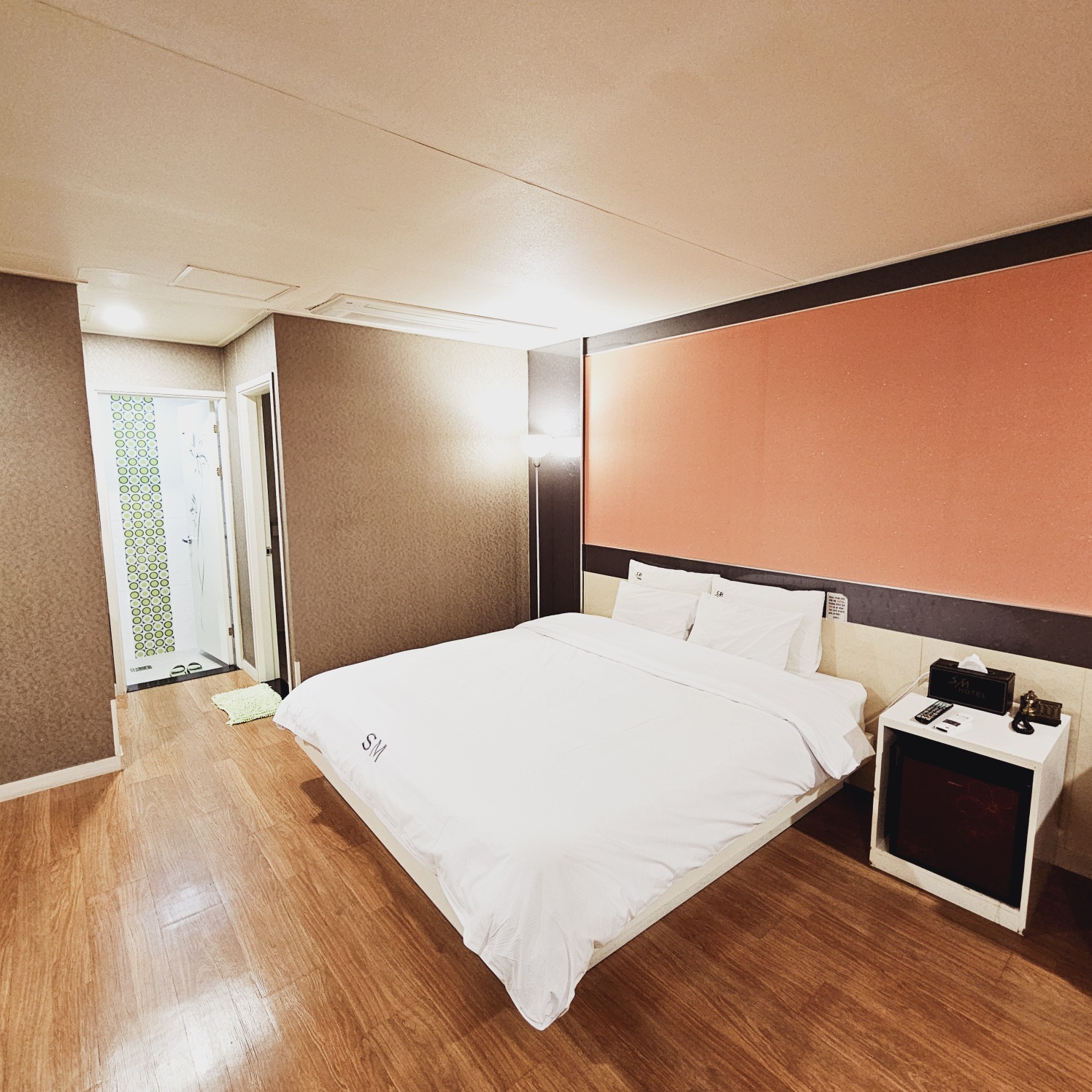 room detail thumbnail 0