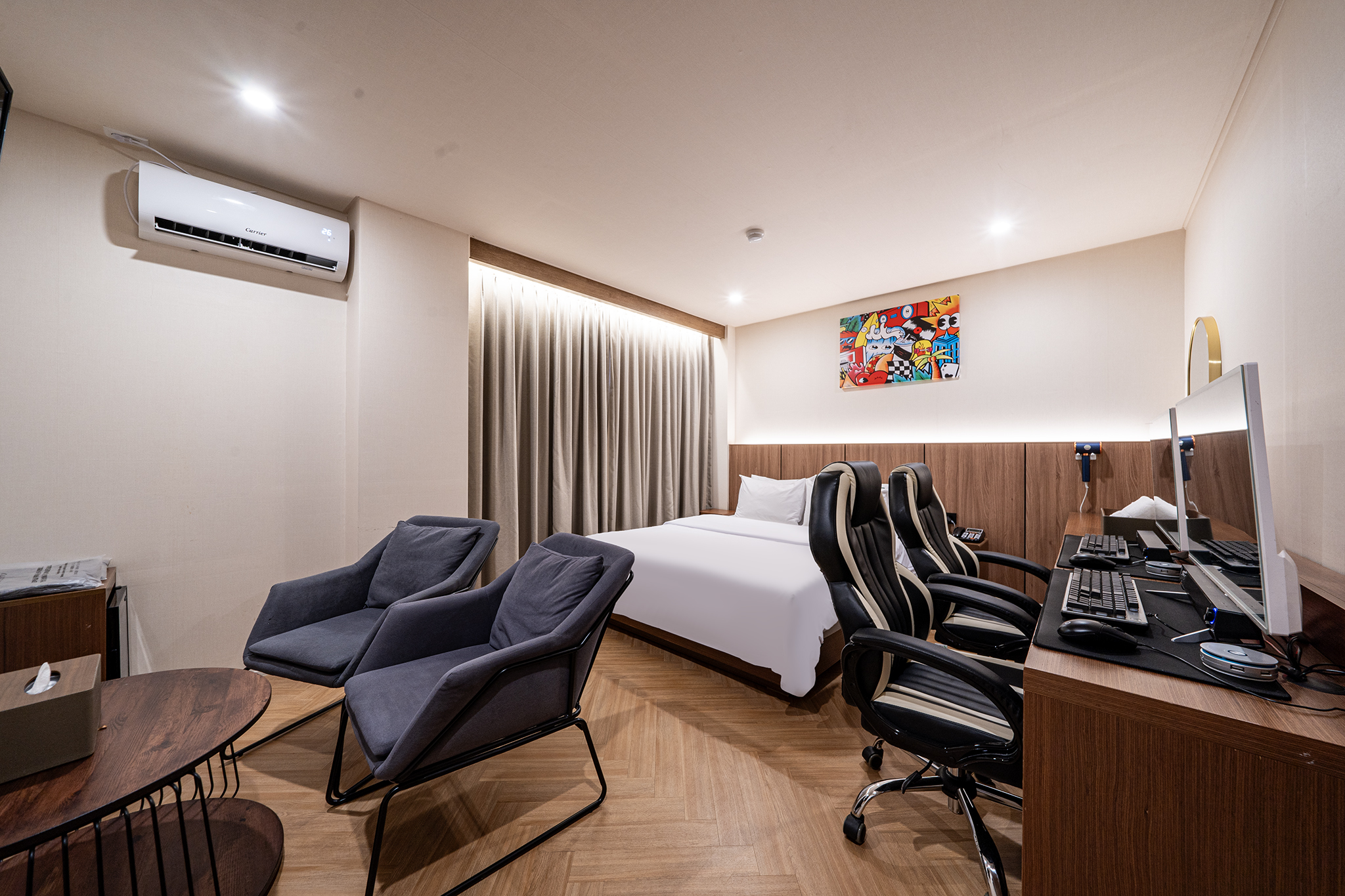 room detail thumbnail 1