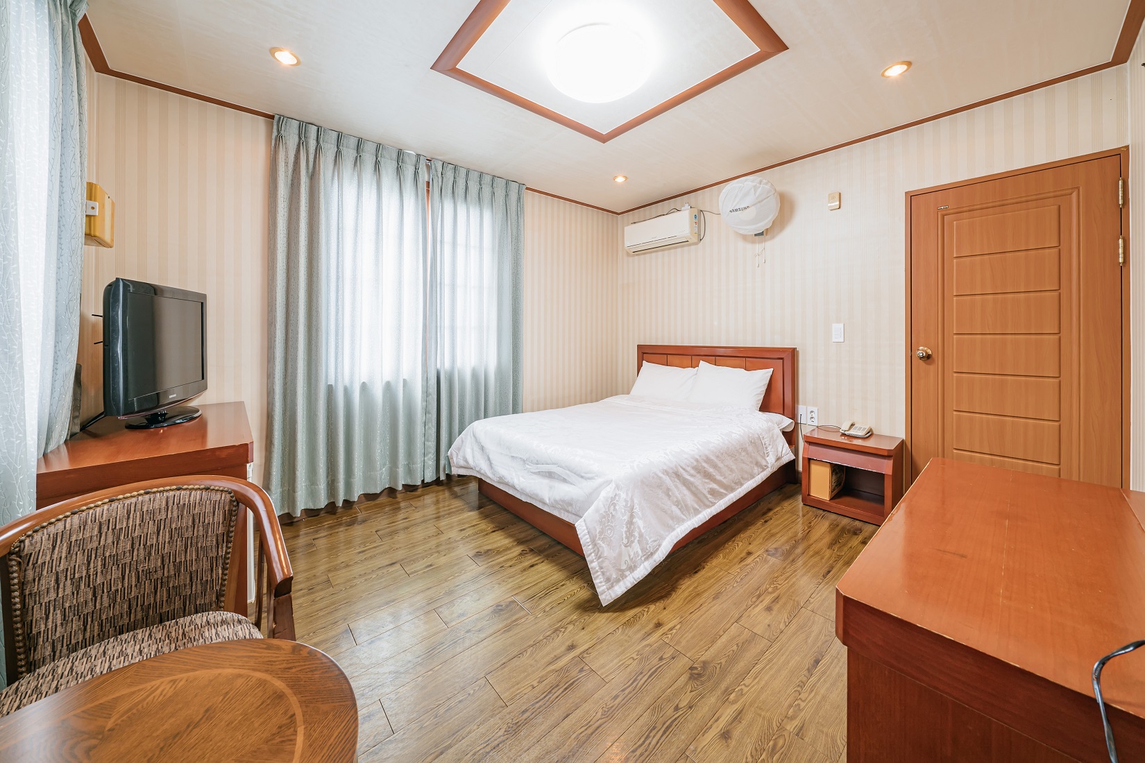 room detail thumbnail 0