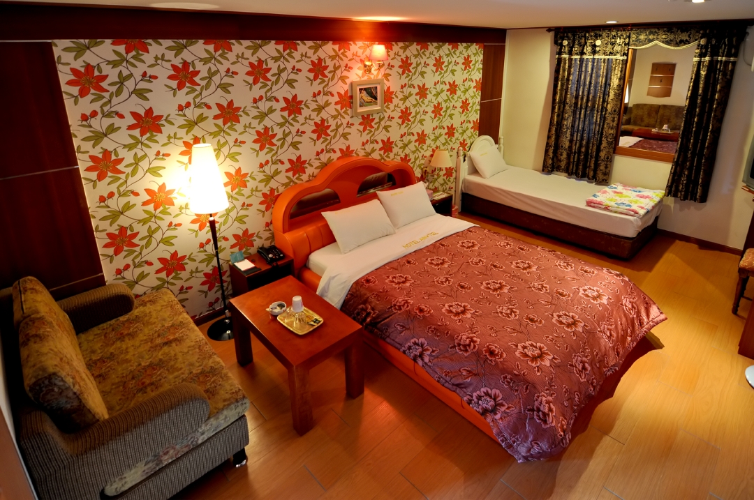 room detail thumbnail 0