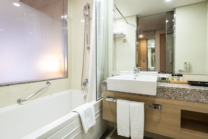 room detail thumbnail 2