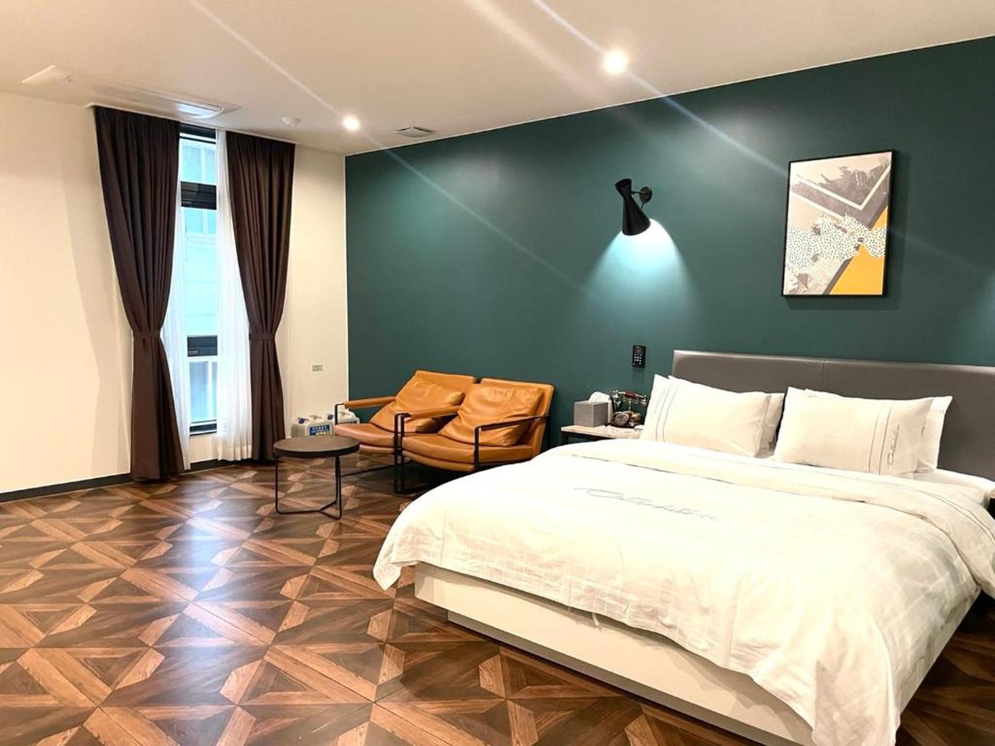 room detail thumbnail 2