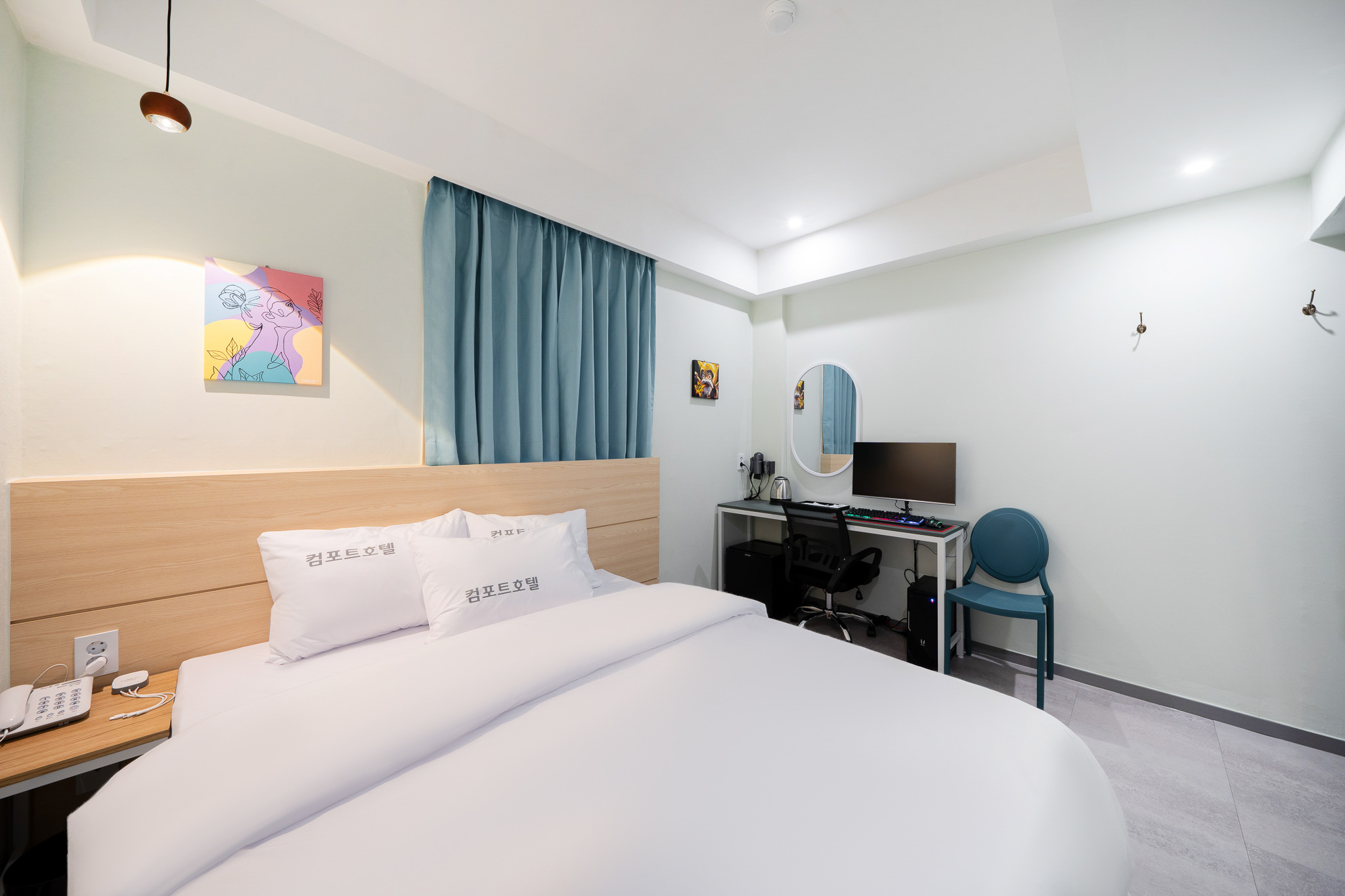 room detail thumbnail 2