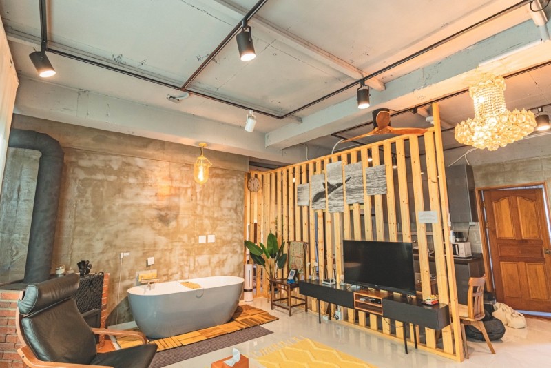 room detail thumbnail 2