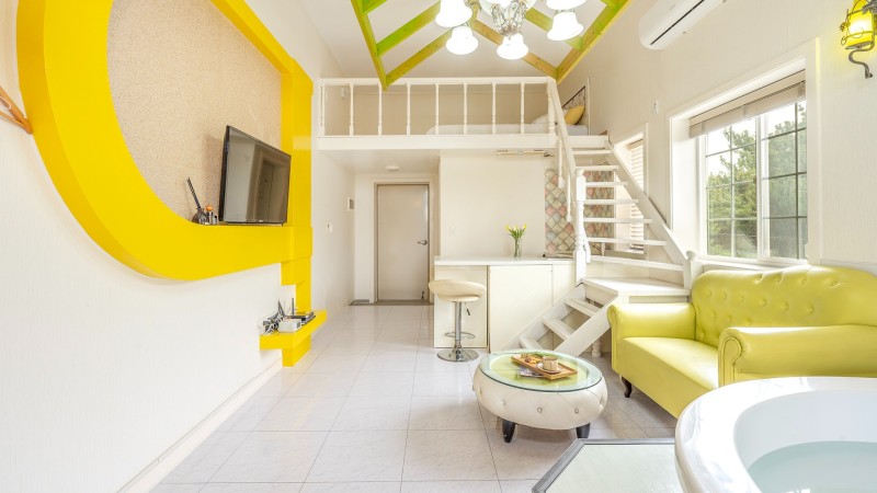 room detail thumbnail 2