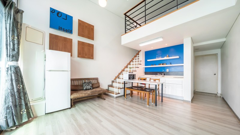 room detail thumbnail 2