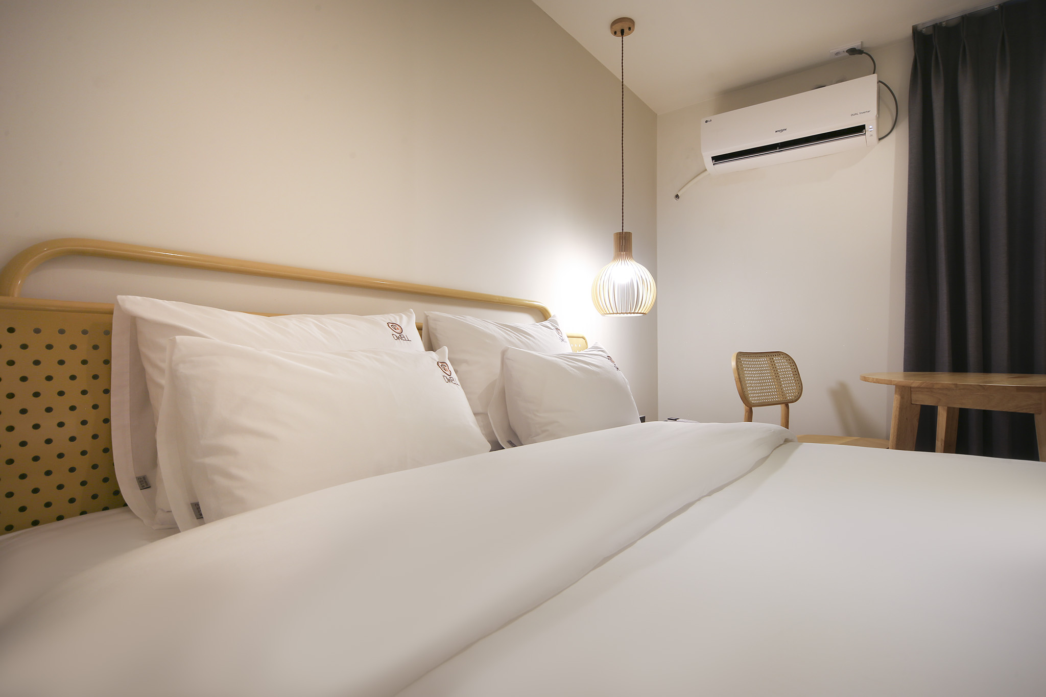room detail thumbnail 2