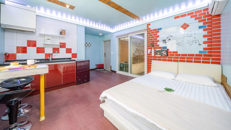 room detail thumbnail 2