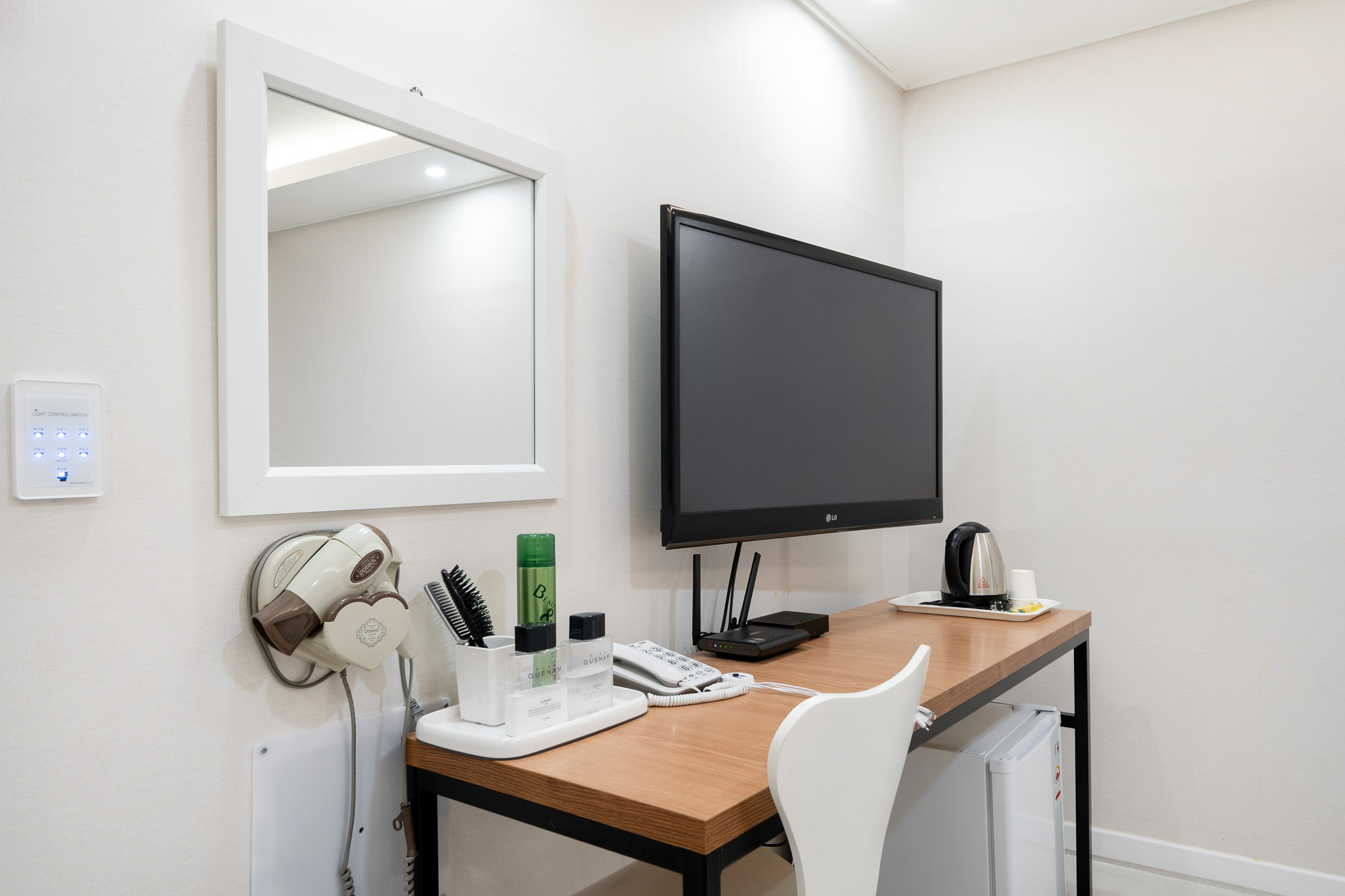 room detail thumbnail 2