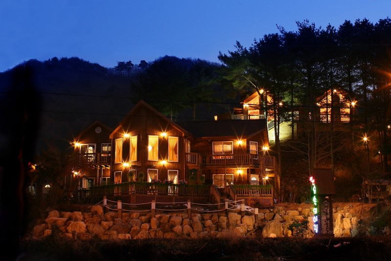 무주 숲속의아침펜션 외관