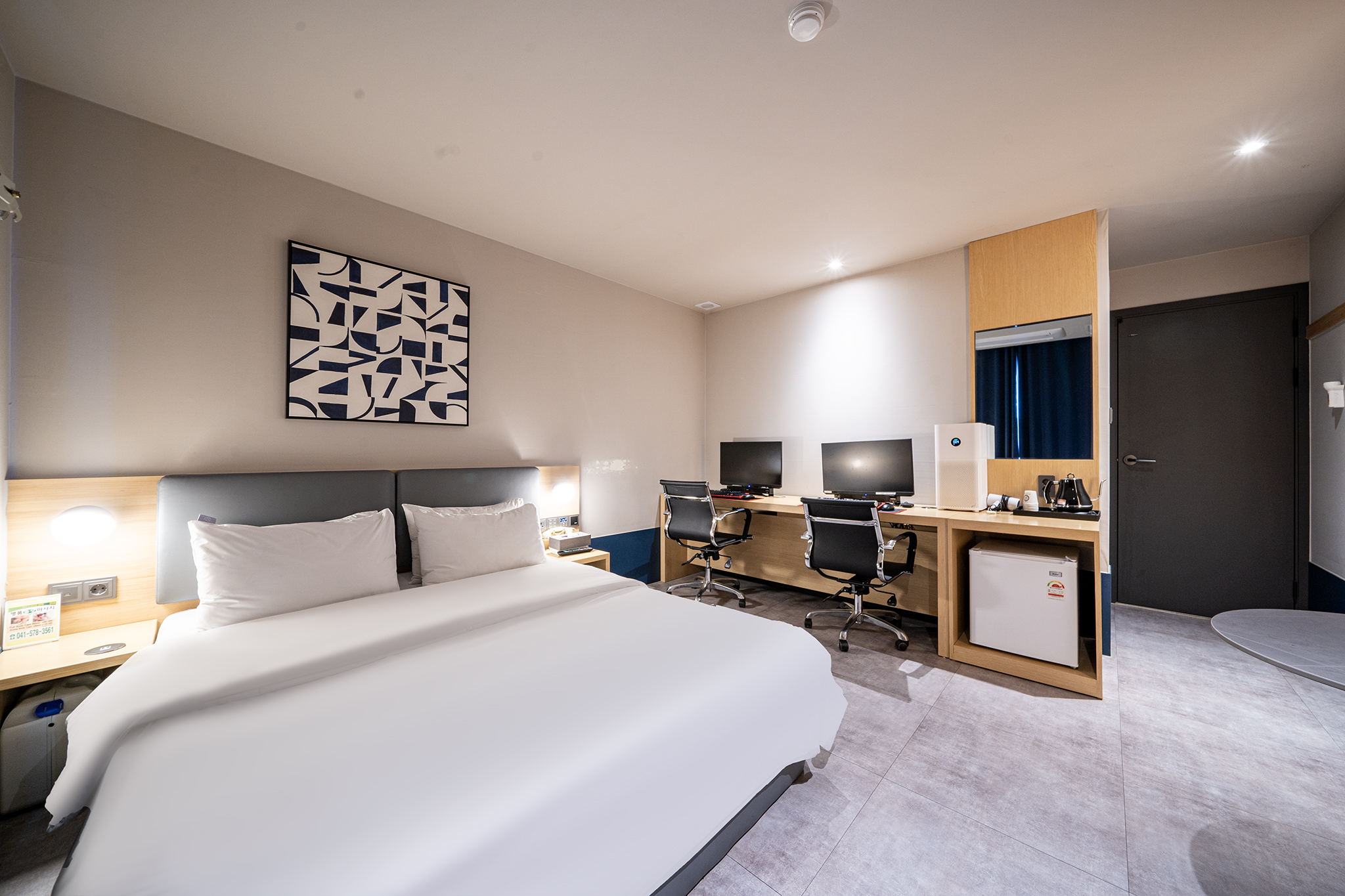 room detail thumbnail 1