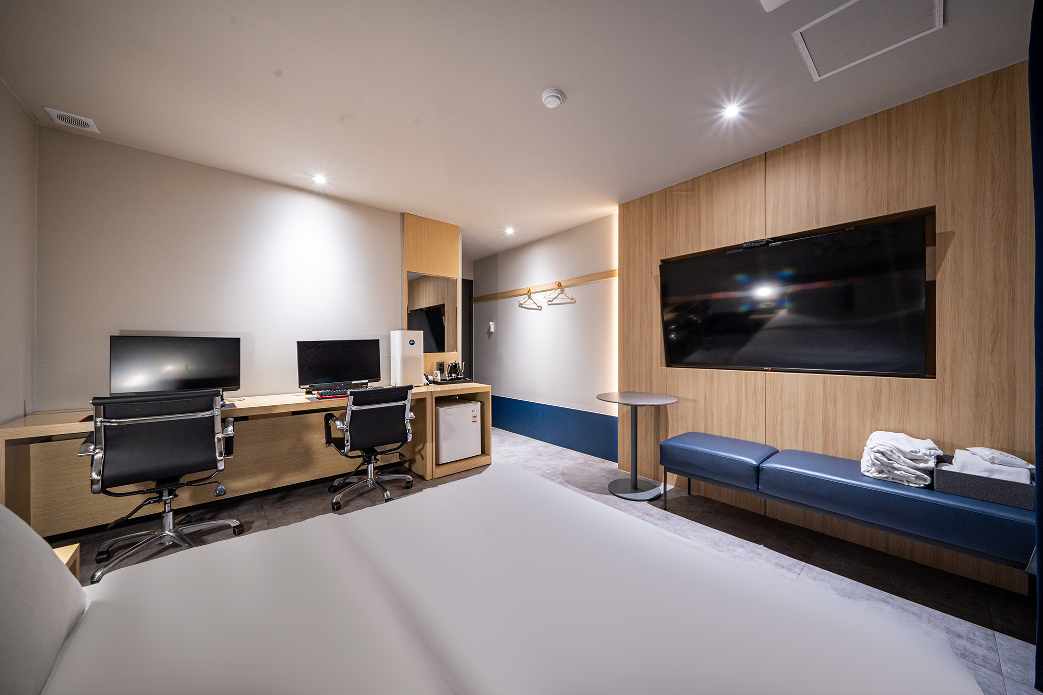 room detail thumbnail 2