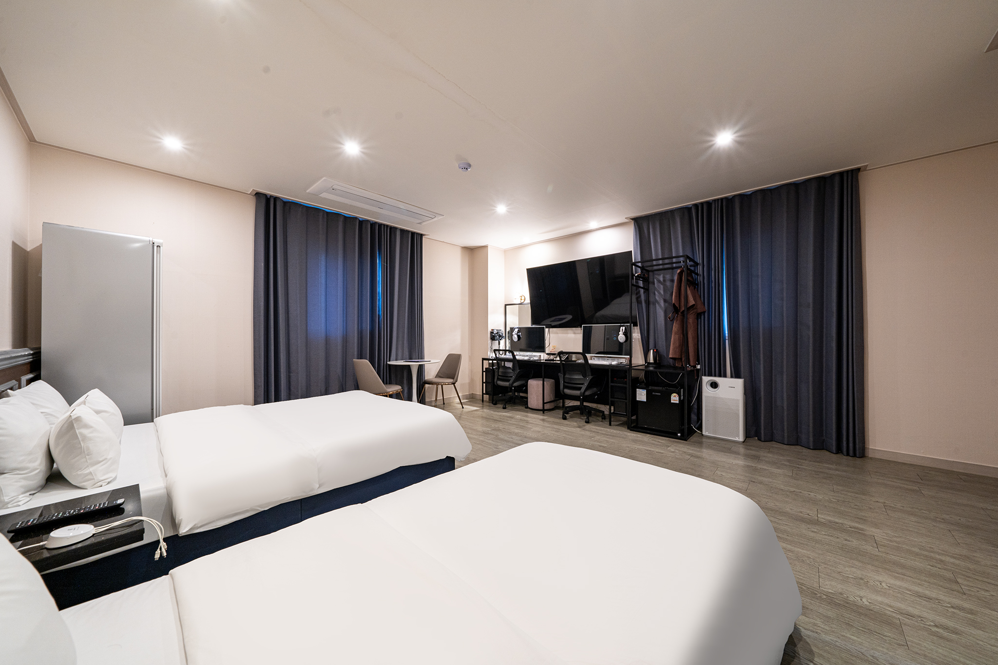 room detail thumbnail 1