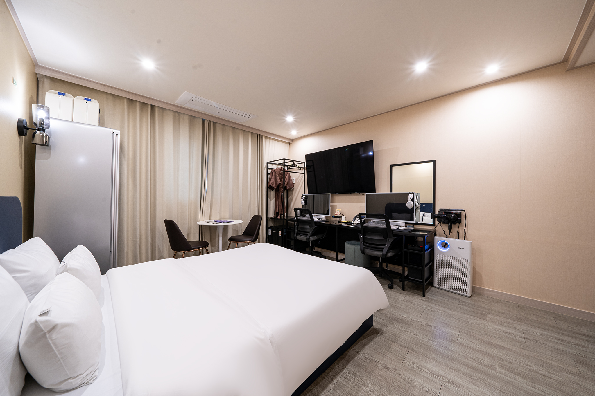 room detail thumbnail 1