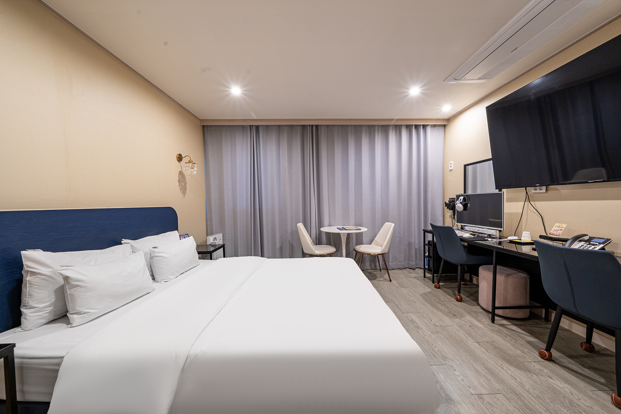 room detail thumbnail 0