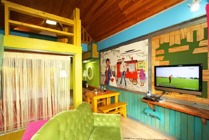 room detail thumbnail 2